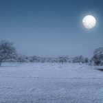 Снежное полнолуние 24 февраля: какие знаки Зодиака столкнутся с трудностями