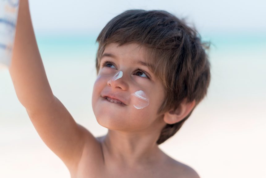 В чем разница между солнцезащитным кремом для детей и взрослых?