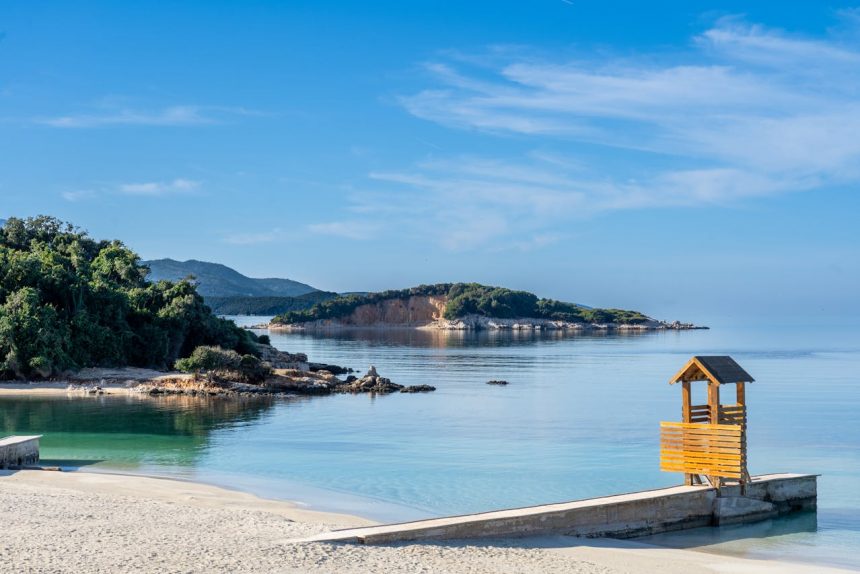 Будто на Мальдивах: назван самый красивый пляж в Албании