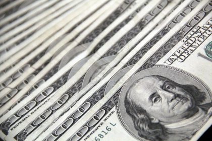 Курс валют на 24 сентября: доллар стабилен, евро и франк растут