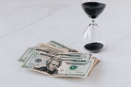 Официальный курс валют на 7 октября: доллар подорожал, евро подешевел