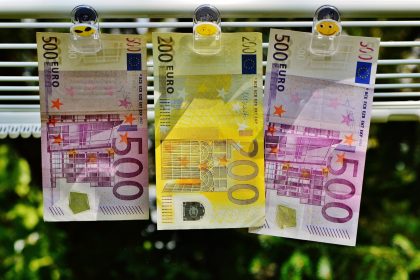 Курс валют на 9 октября: доллар снова подорожал, евро немного подешевел