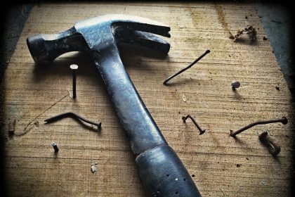 К чему снится молоток: значения сна и что он старается вам сказать