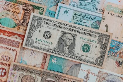 Курс валют на 6 октября: что происходит с гривной и стоит ли ждать роста доллара
