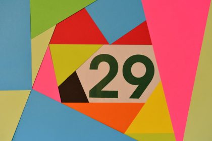 Число 29 в нумерологии: значение и влияние