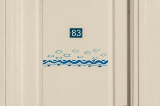 Число 83 в нумерологии: значение и влияние на любовь, карьеру и жизнь
