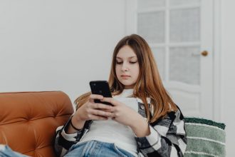Что такое «сикс севен» в сленге: значение, происхождение и примеры использования в речи