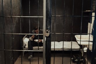 К чему снится тюрьма мужчине и женщине: значение и толкование сна из сонника