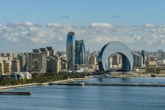 Как добраться из Украины в Азербайджан 2026: быстрые способы, цена, длительность поездки