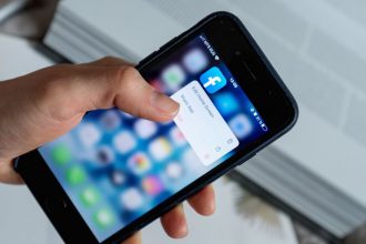 Как изменить имя и фамилию на Facebook 2026: пошаговая инструкция для телефона и ноутбука