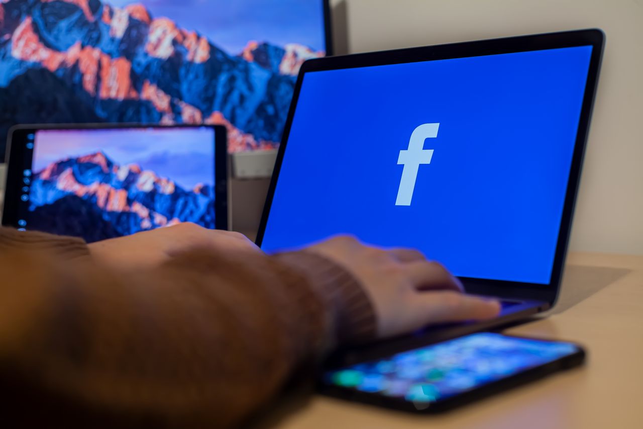 Как изменить имя и фамилию на Facebook 2026: пошаговая инструкция для телефона и ноутбука