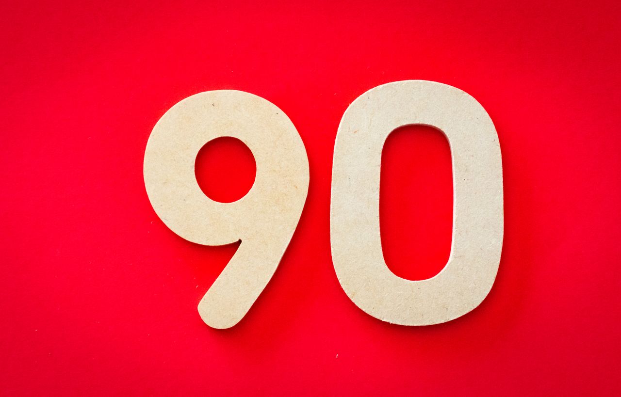 Число 90 в нумерологии: значение и влияние на любовь, карьеру и жизнь