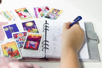 Карта Таро Шестерка Пентаклей: что означает и как читать в раскладах