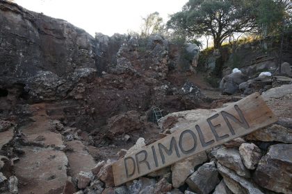 Раскопки в карьере Дримолен в ЮАР, где нашли окаменелости Homo erectus